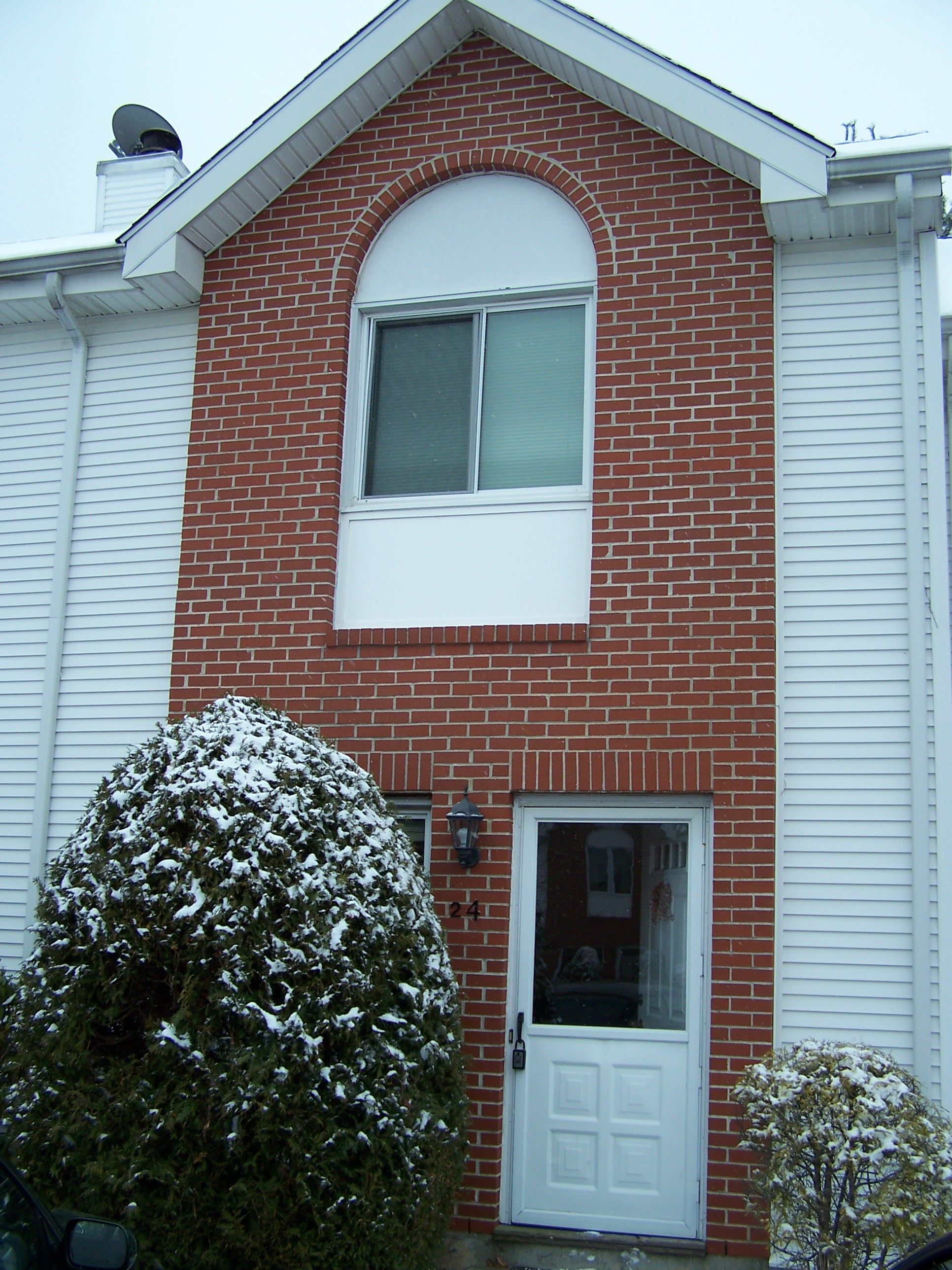 585 Park Rd 2-4, Waterbury, CT 06708