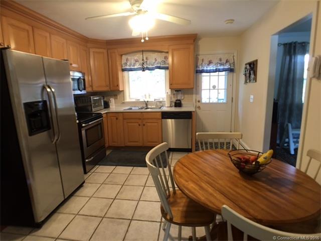 81 Robinwood Rd, Waterbury, CT 06708