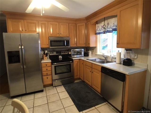 81 Robinwood Rd, Waterbury, CT 06708