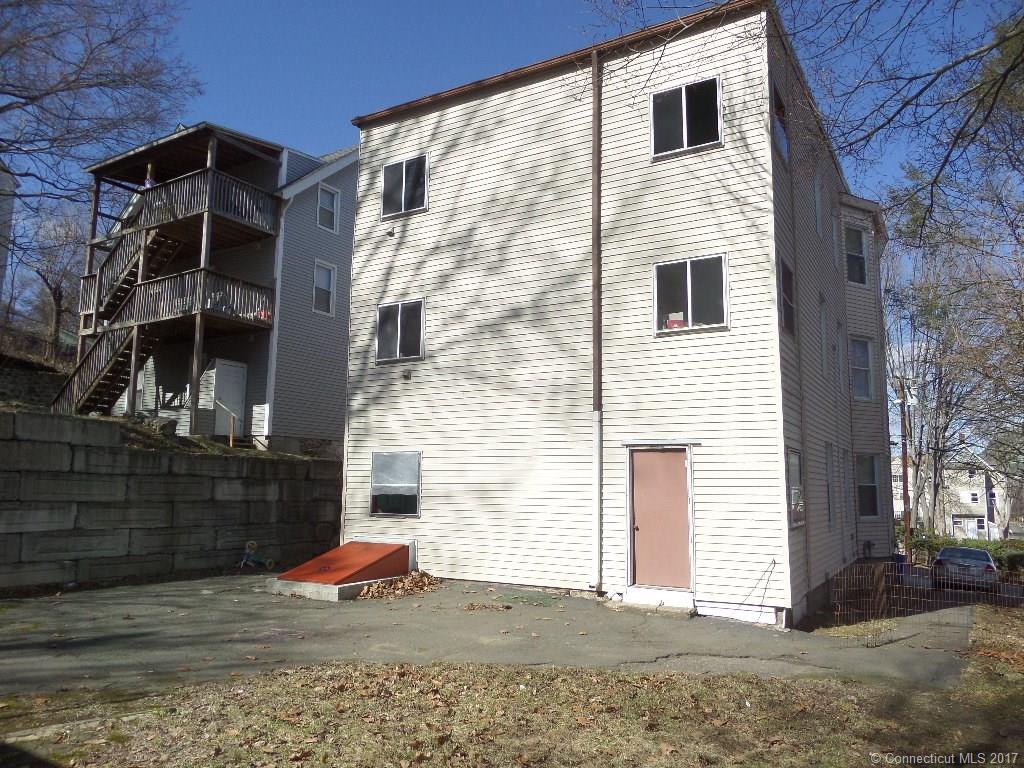 20 4th St, Waterbury, CT 06708