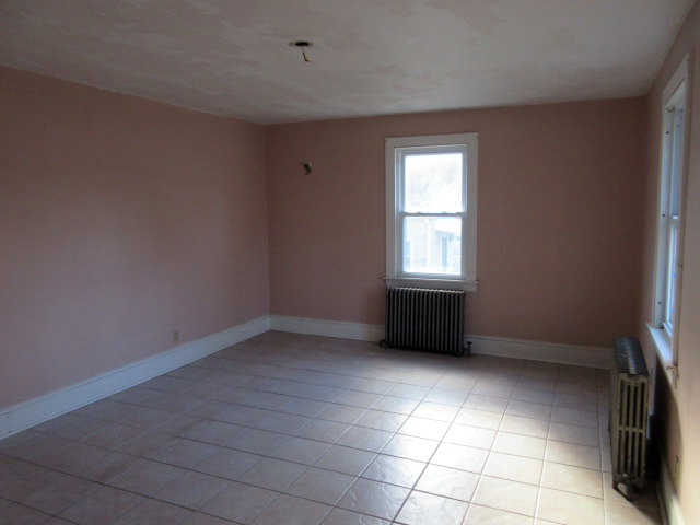 173 Bradley AveWaterbury, CT, 06708New Haven County