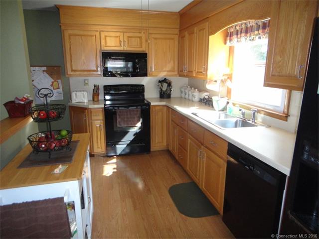 39 Coach Dr, Wolcott, CT 06716