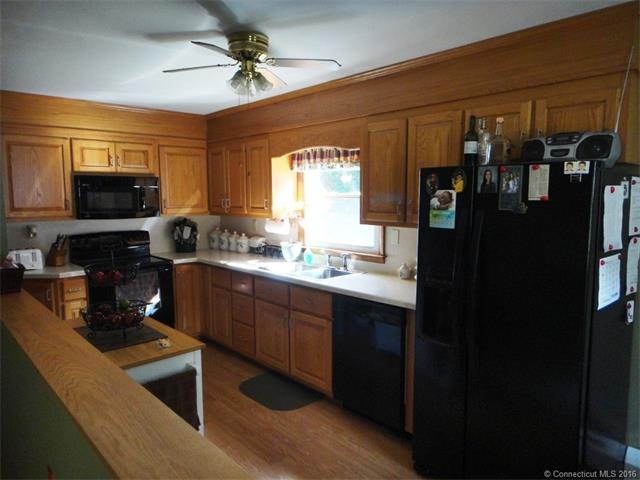 39 Coach Dr, Wolcott, CT 06716
