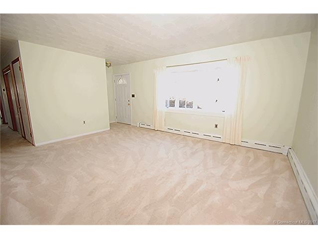 32 Bayview Cir, Wolcott, CT 06716