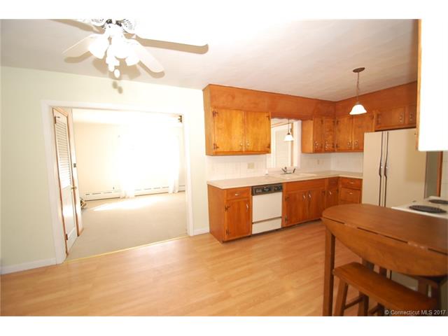 32 Bayview Cir, Wolcott, CT 06716