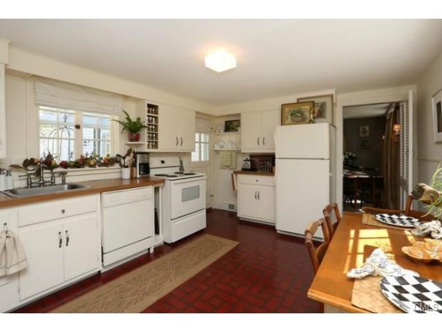 35 Hut Hill Road, Bridgewater, CT 06752