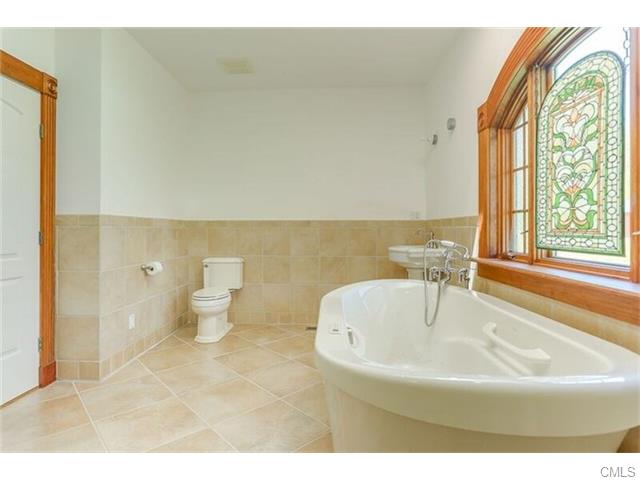 8 Bobcat Lane, Warren, CT 06754