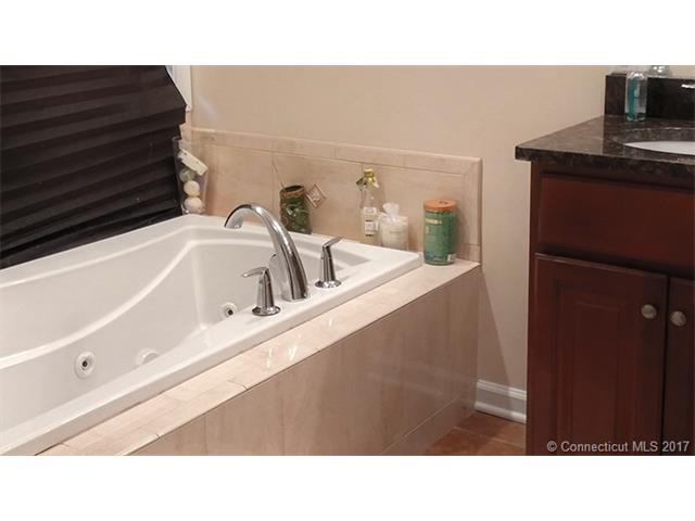 318Hunter Dr #318, Litchfield, CT 06759