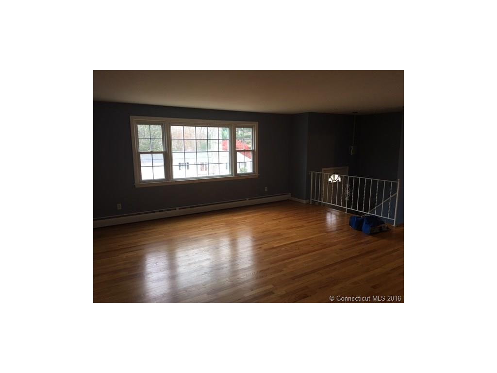 227 Wedgewood Dr, Naugatuck, CT 06770