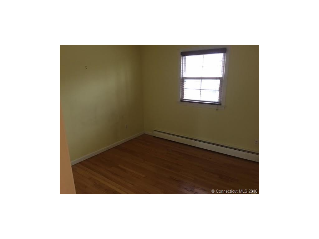 227 Wedgewood Dr, Naugatuck, CT 06770