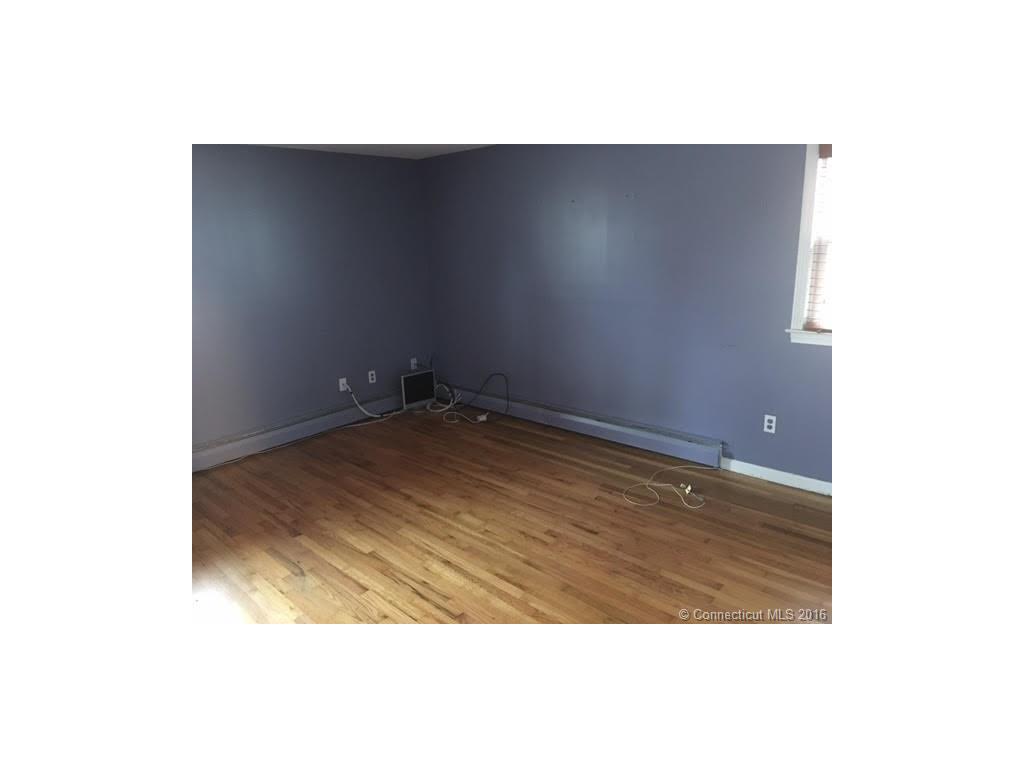 227 Wedgewood Dr, Naugatuck, CT 06770