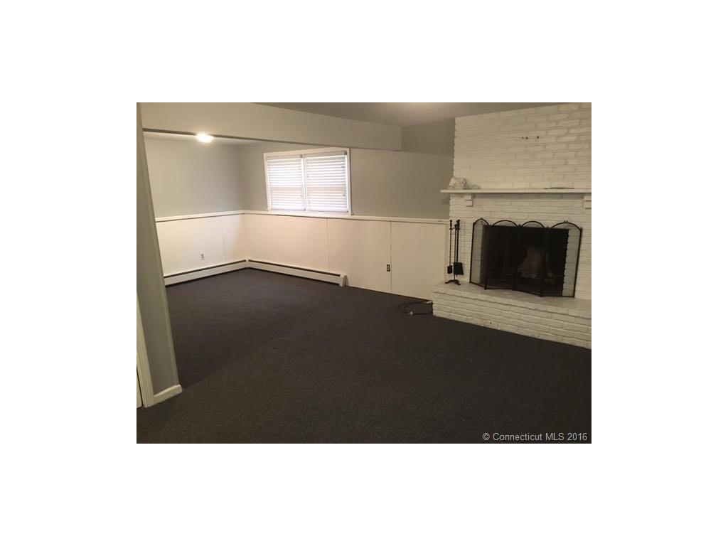 227 Wedgewood Dr, Naugatuck, CT 06770