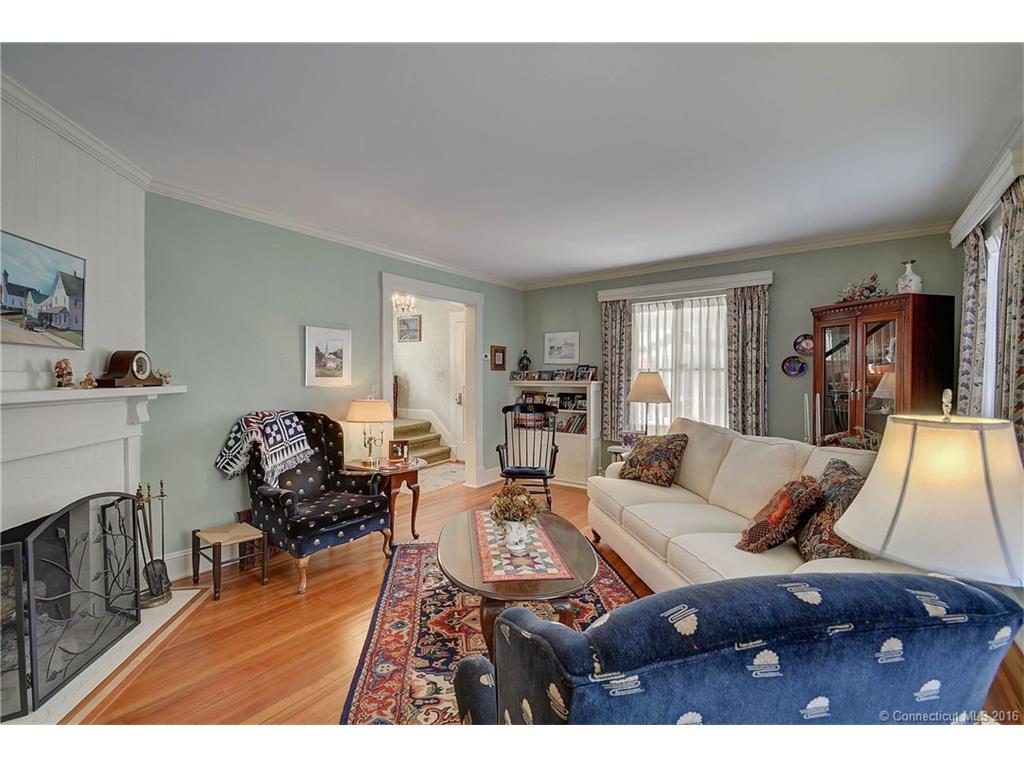 4 Rockwell Avenue, Naugatuck, CT 06770