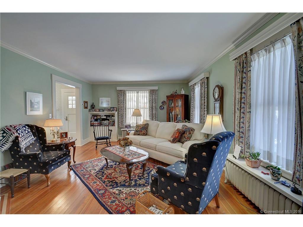 4 Rockwell Avenue, Naugatuck, CT 06770