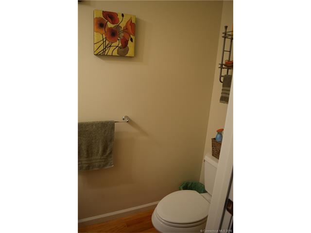 697 Beacon Valley Rd, Naugatuck, CT 06770