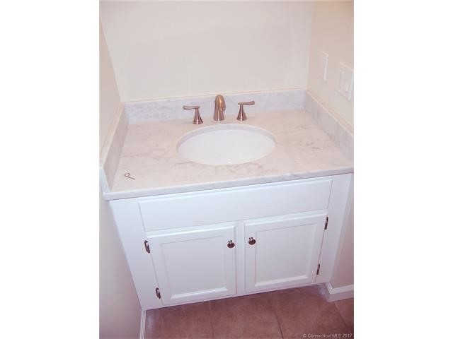 111Mallane Ln #2G, Naugatuck, CT 06770