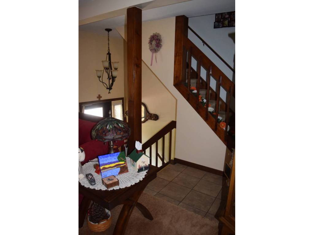 29 Country Hill Rd, Naugatuck, CT 06770
