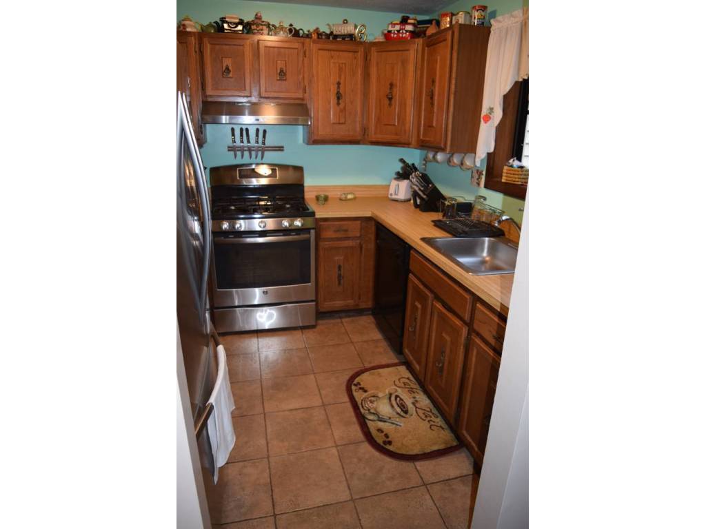 29 Country Hill Rd, Naugatuck, CT 06770