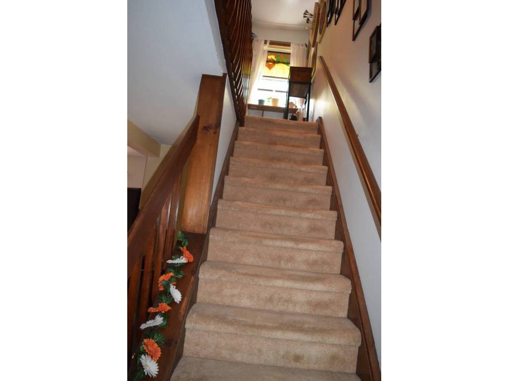 29 Country Hill Rd, Naugatuck, CT 06770