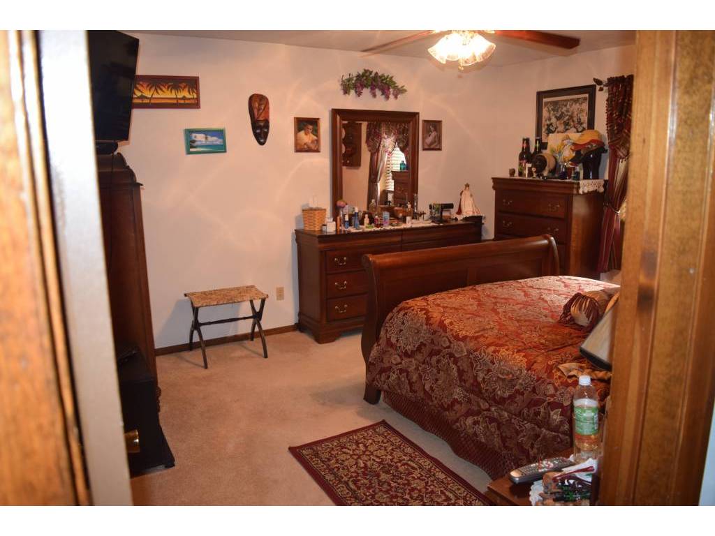 29 Country Hill Rd, Naugatuck, CT 06770