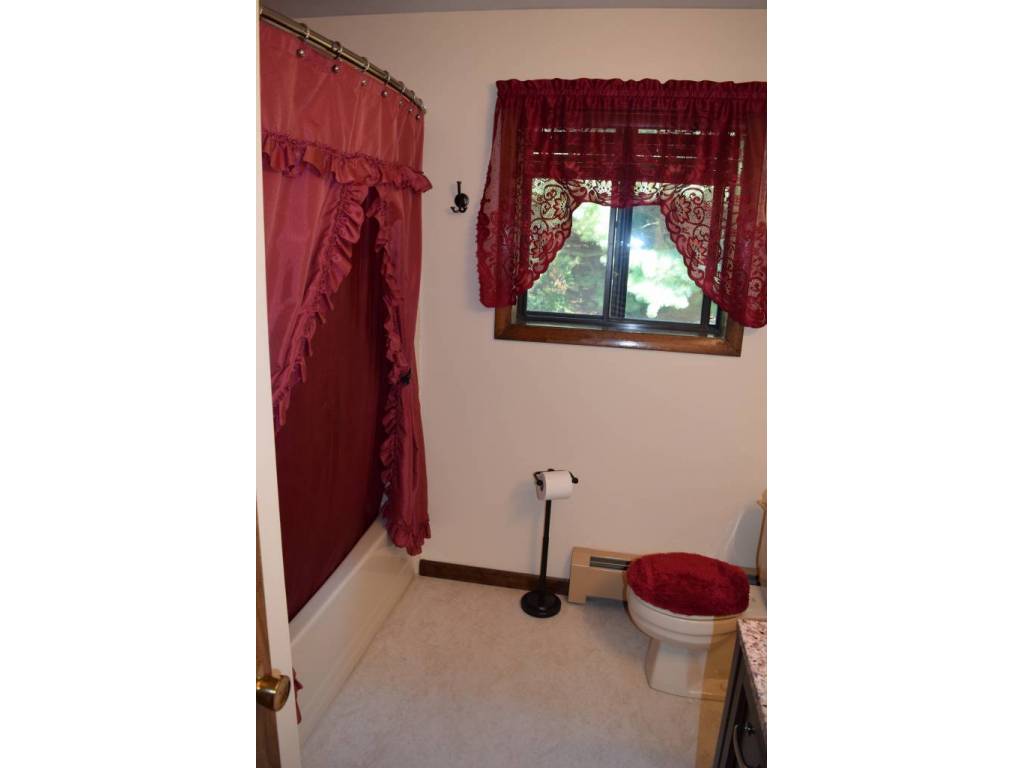 29 Country Hill Rd, Naugatuck, CT 06770
