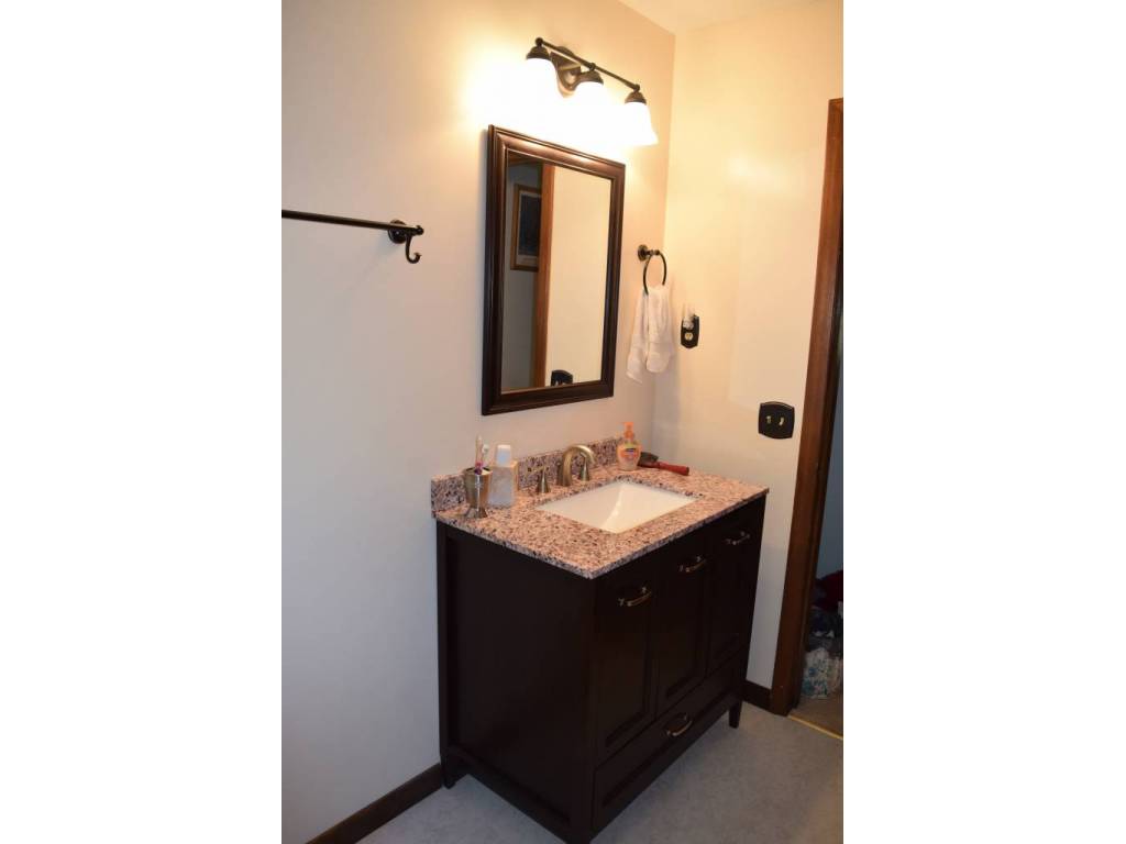 29 Country Hill Rd, Naugatuck, CT 06770