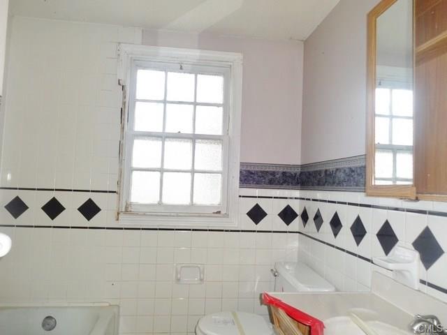 14 Surrey Drive, Naugatuck, CT 06770