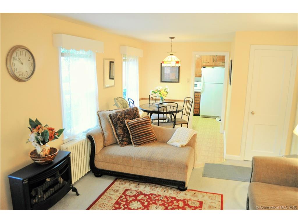 25 South Circle, Naugatuck, CT 06770