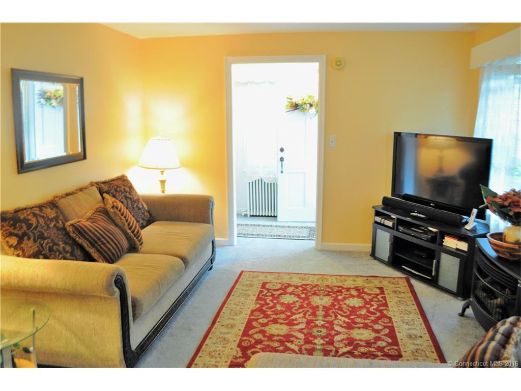 25 South Circle, Naugatuck, CT 06770