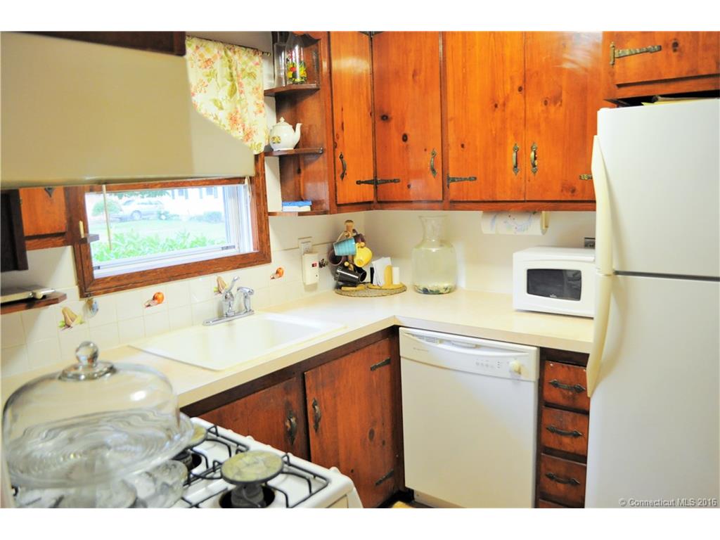 25 South Circle, Naugatuck, CT 06770