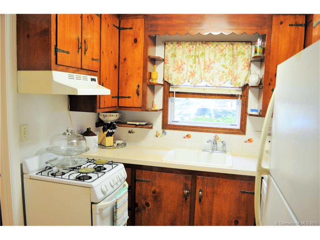 25 South Circle, Naugatuck, CT 06770