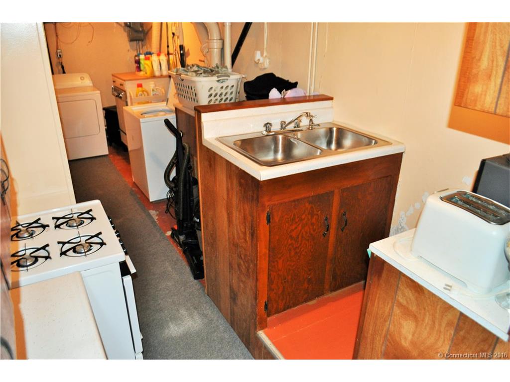 25 South Circle, Naugatuck, CT 06770