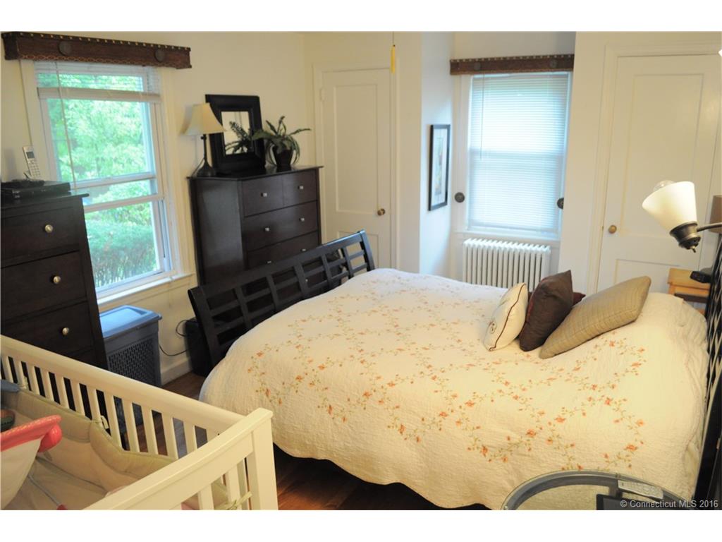25 South Circle, Naugatuck, CT 06770