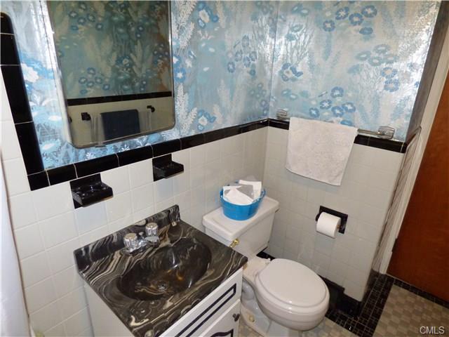 53 Pearl Road, Naugatuck, CT 06770