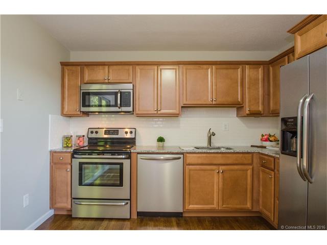 8 Rain Dance Cir, Naugatuck, CT 06770