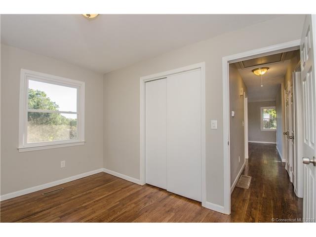 8 Rain Dance Cir, Naugatuck, CT 06770