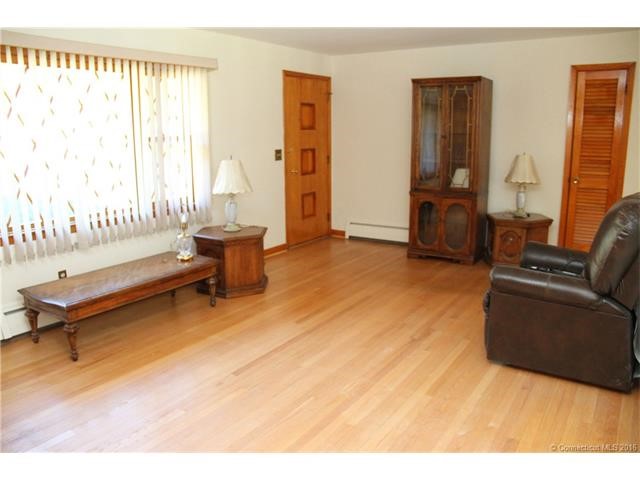989New Haven Rd, Naugatuck, CT 06770