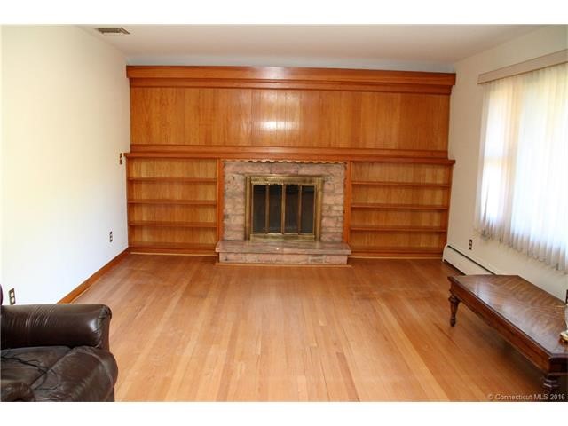 989New Haven Rd, Naugatuck, CT 06770