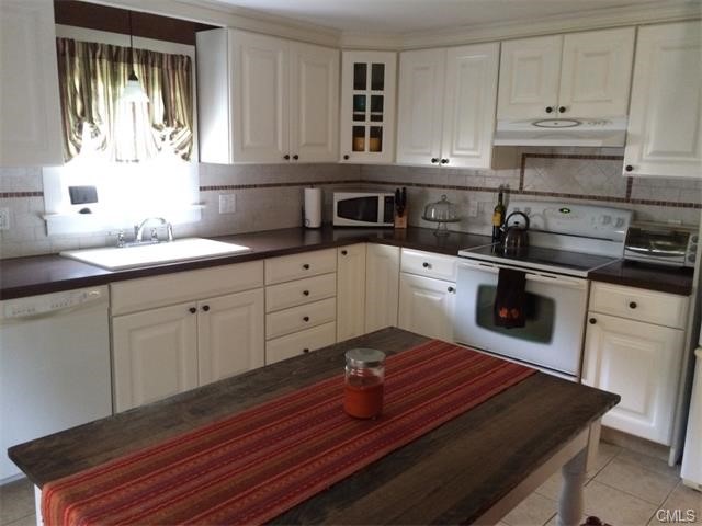 2 Pleasant Avenue, Naugatuck, CT 06770