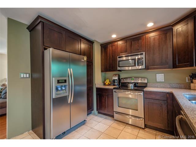 14 Vincent Pl, Naugatuck, CT 06770