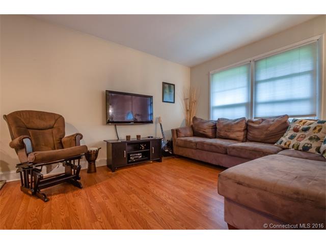 14 Vincent Pl, Naugatuck, CT 06770