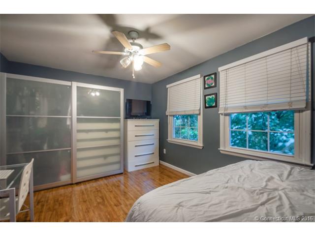 14 Vincent Pl, Naugatuck, CT 06770