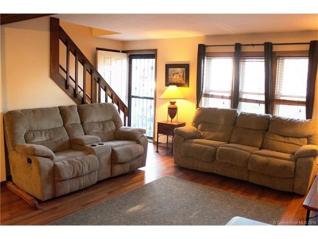 25Cardinal Ln, Naugatuck, CT 06770