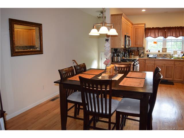 697 Beacon Valley Rd, Naugatuck, CT 06770