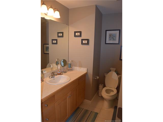 697 Beacon Valley Rd, Naugatuck, CT 06770