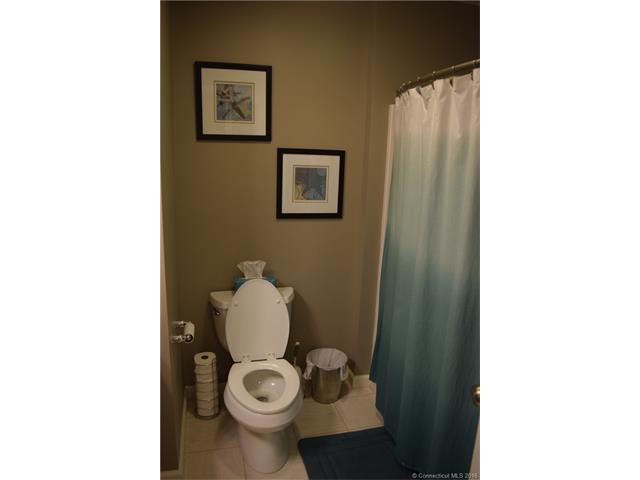 697 Beacon Valley Rd, Naugatuck, CT 06770