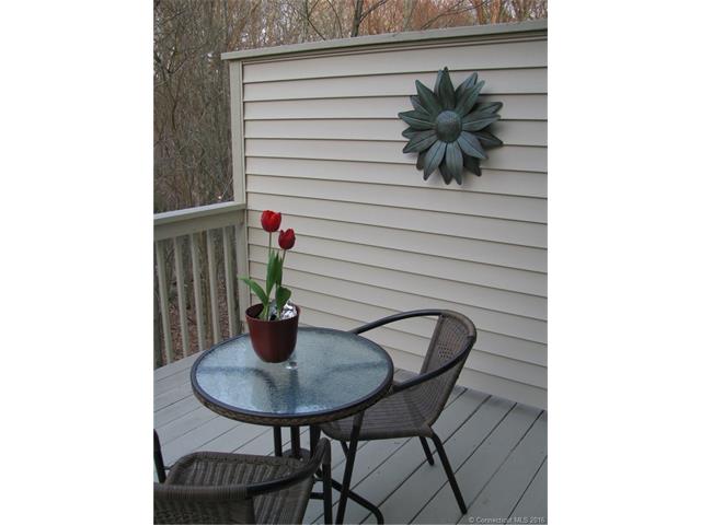 697 Beacon Valley Rd, Naugatuck, CT 06770