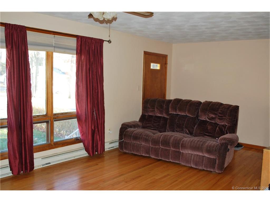 24 Debbie Lane, Naugatuck, CT 06770