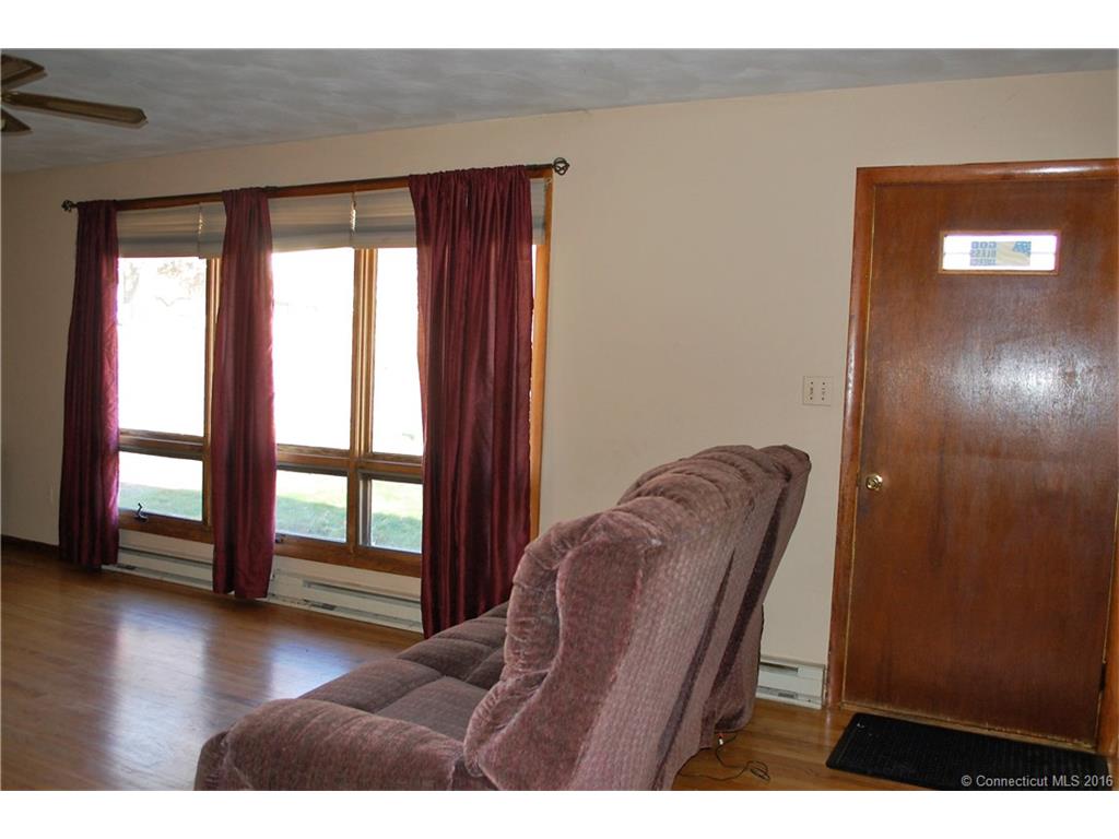 24 Debbie Lane, Naugatuck, CT 06770