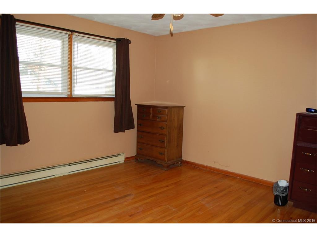 24 Debbie Lane, Naugatuck, CT 06770